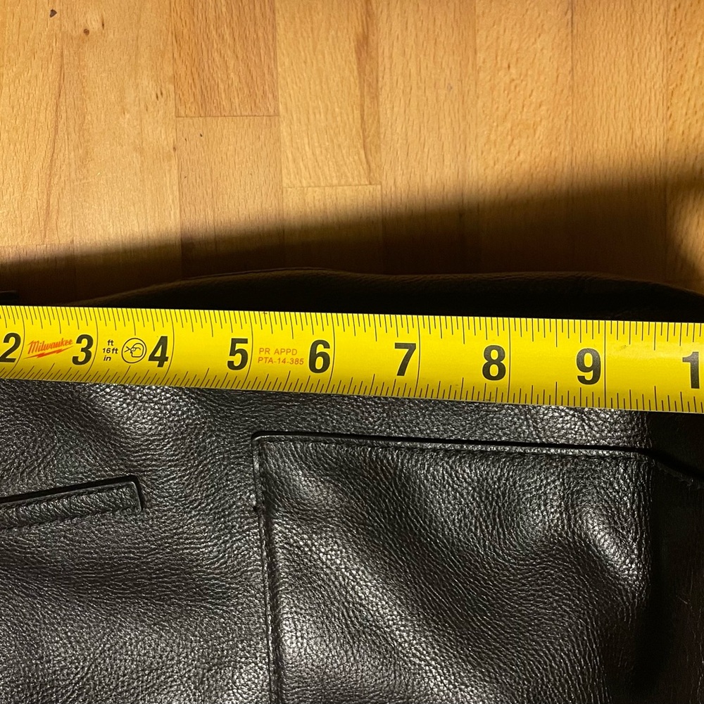 Fossil Black Shoulder Bag with Timeless Design - Picture 5 of 13